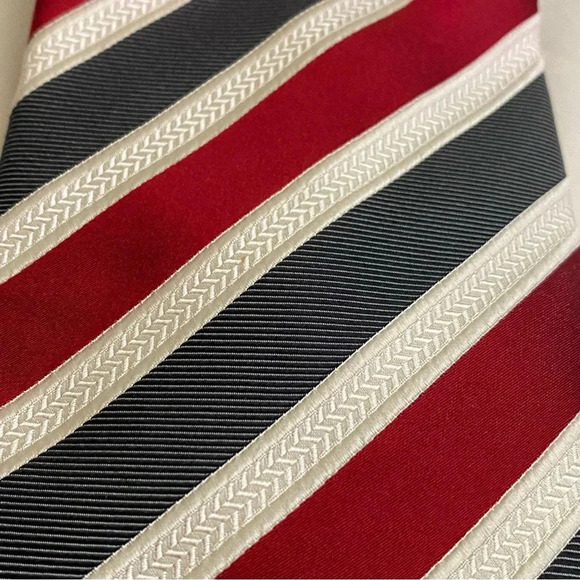 Donald Trump 100%  silk greyish green and red tie - Picture 4 of 7
